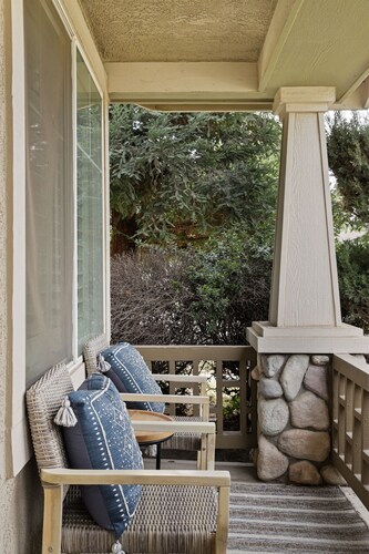 Large 5 Bedroom Home - Family Getaway w/ Pool