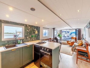 Dishwasher - 1 bedroom accommodation in Maldon (Maldon)