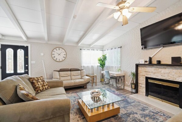 Smart-tv och eldstad