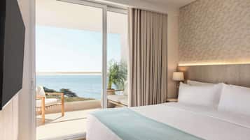 In-room safe, laptop workspace, soundproofing, free WiFi