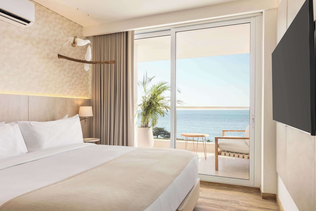 in-room safe, laptop workspace, soundproofing, free wifi