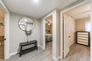 3 bedrooms, desk, iron/ironing board, free WiFi - Charming pet friendly family getaway Santa Clarita (Santa Clarita)