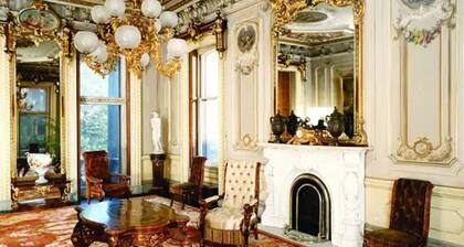 Historic Home in the West End. Private Parking.
