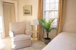 1 chambre, bureau, fer et planche à repasser, Wi-Fi gratuit