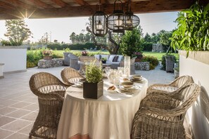 屋外ダイニングエリア