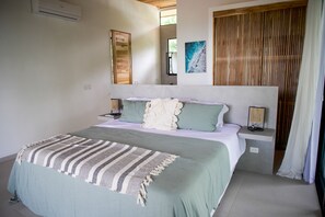 3 bedrooms, travel cot, WiFi, bed sheets - Casa Luna, inside Luna Villas (Santa Teresa Beach)