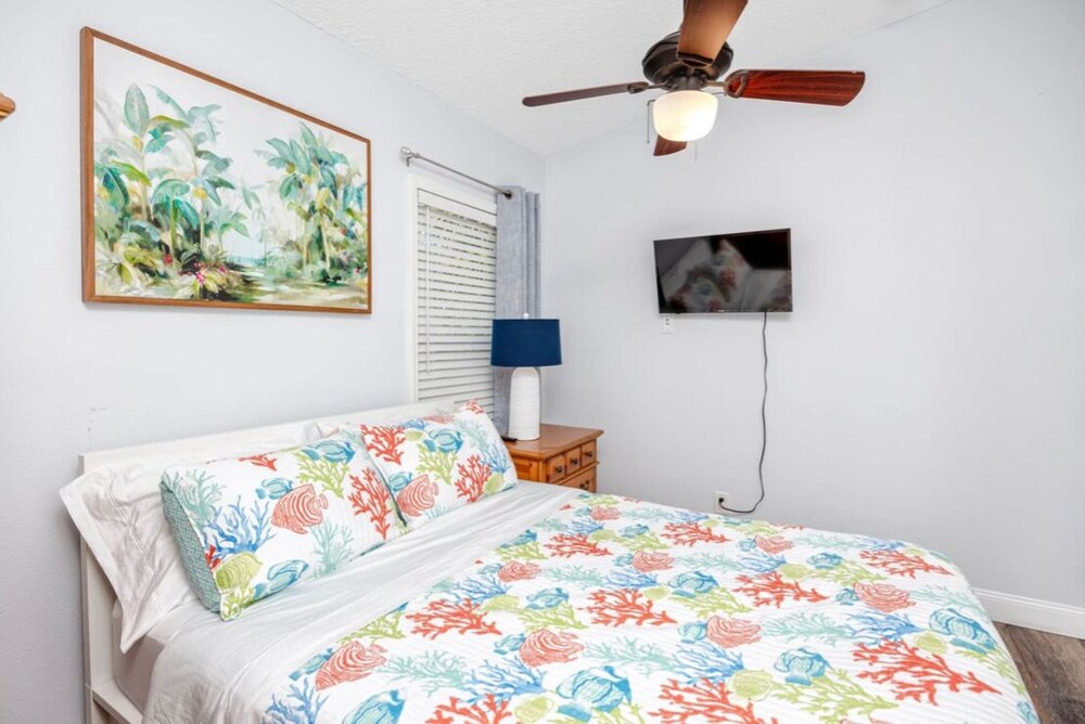 Remodeled Weeki Wachee Vacation House with game room, close to the