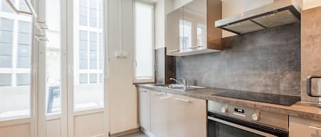 Fridge, microwave, oven, dishwasher