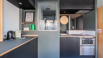 Réfrigérateur, four, lave-vaisselle, cafetiÚre/bouilloire