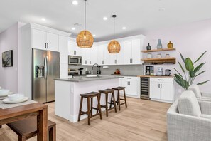 Fridge, microwave, oven, stovetop - Jupiter Palms Oasis | Luxe Pool/Spa Table Tennis! (Jupiter)