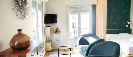 Iron/ironing board, free WiFi, bed sheets