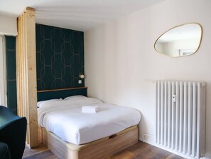 Bügeleisen/Bügelbrett, kostenloses WLAN, Bettwäsche