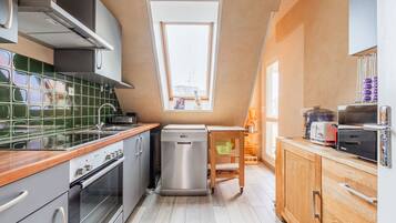 KĂŒhlschrank, Mikrowelle, Ofen, GeschirrspĂŒler