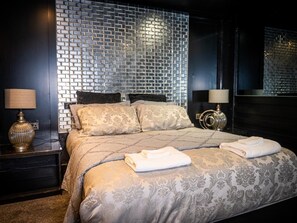 Phòng Suite Premium | 1 phòng ngủ, két bảo mật tại phòng, trang trí khác biệt