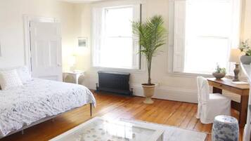 2 soveværelser, skrivebord, strygejern/strygebræt, weekendseng