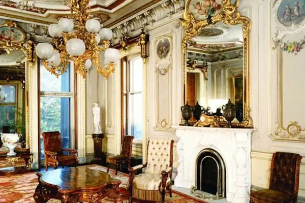 tour the Victoria Mansion at the bottom
of the street