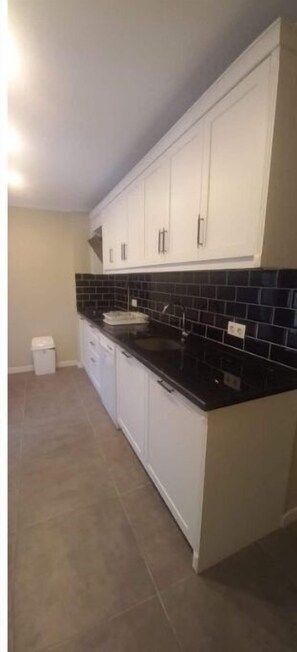 Refrigerador, horno, placa de cocina, lavavajillas