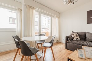 TV - Sainte-Hélène - One Bedroom Apartment, Sleeps 4 (Strasbourg)