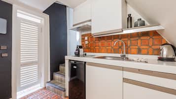 Fridge, microwave, coffee/tea maker, electric kettle