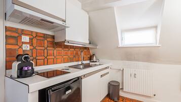 Fridge, microwave, coffee/tea maker, electric kettle