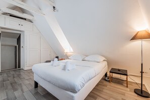 Fer et planche à repasser, Wi-Fi gratuit, draps fournis