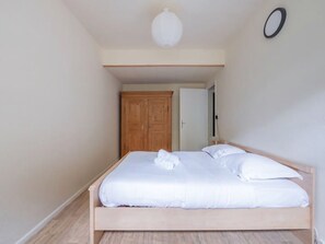 1 chambre, fer et planche à repasser, Wi-Fi gratuit, draps fournis