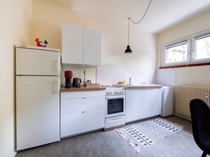 Fridge, oven, coffee/tea maker, electric kettle - Courtine - Le calme au centre ville (Strasbourg)