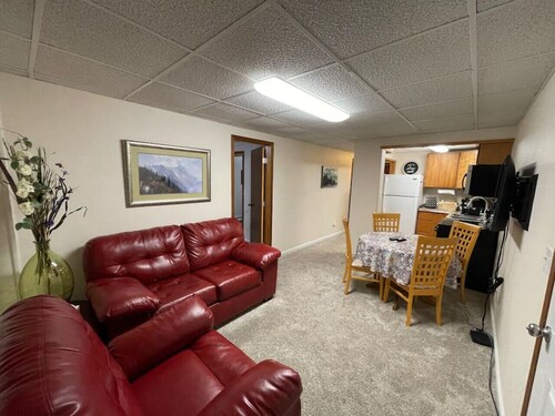 305 2bd Lower · Moose 2 bedroom lower, close to downtown