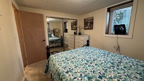2 bedrooms, iron/ironing board, free WiFi, bed sheets