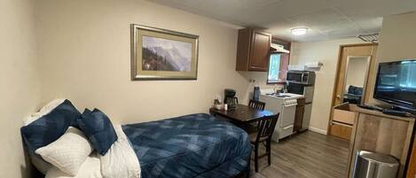 Schreibtisch, Bügeleisen/Bügelbrett, kostenloses WLAN, Bettwäsche