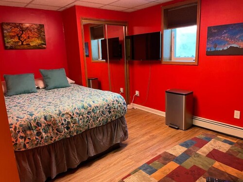 305 Eff Colorful · Colorful Studio, near downtown, walk to shopping