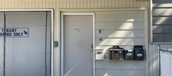 305 Eff Colorful · Colorful Studio, near downtown, walk to shopping