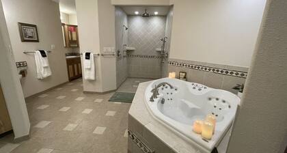R & R Hideaway Suite