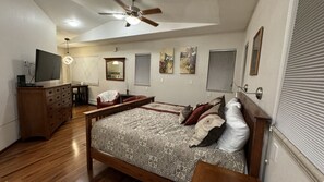 1 bedroom, iron/ironing board, free WiFi, bed sheets - R & R Hideaway Suite (Fairbanks)