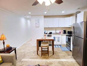 Fridge, microwave, stovetop, dishwasher - Appealing 3 Bed Flat on a quiet street; only minutes to downtown entertainment.  (Durham)