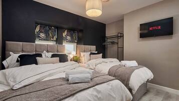 4 bedrooms, iron/ironing board, free WiFi, bed sheets