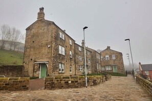 Exterior - Homebird Property - Mill Cottage (West Yorkshire)