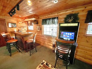 Game room - 🐻 Bear’s Den | Hot Tub Retreat | Pool Access, Fire Pit & Forest Setting (Somerset)