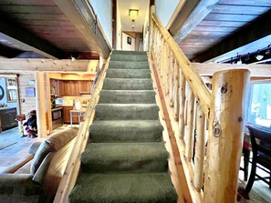 Smart TV, fireplace, books, stereo - Winter Season Rental - Ski in/out, Hot Tub, Fire Pit (Somerset)