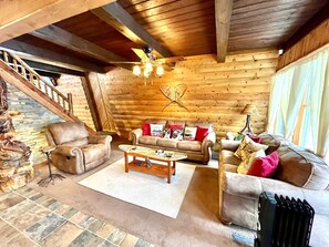 Smart-TV, Kamin, Stereoanlage