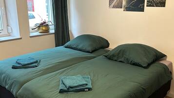 2 室のベッドルーム、WiFi、ベッドシーツ