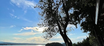 Charming 2 Bedroom Q Cove Cabin - Spectacular Ocean views & Pet Friendly!