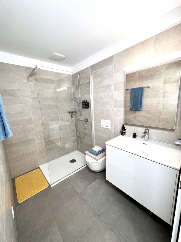 Shower, eco-friendly toiletries, hair dryer, towels