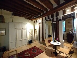 Interior - Cozy Marais Studio. (Paris)