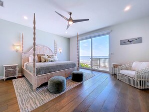 5 Schlafzimmer, Schreibtisch, Bügeleisen/Bügelbrett, Reisekinderbett