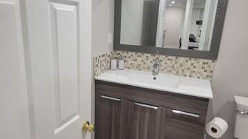 Articles de toilette écologiques, serviettes fournies, savon, shampoing