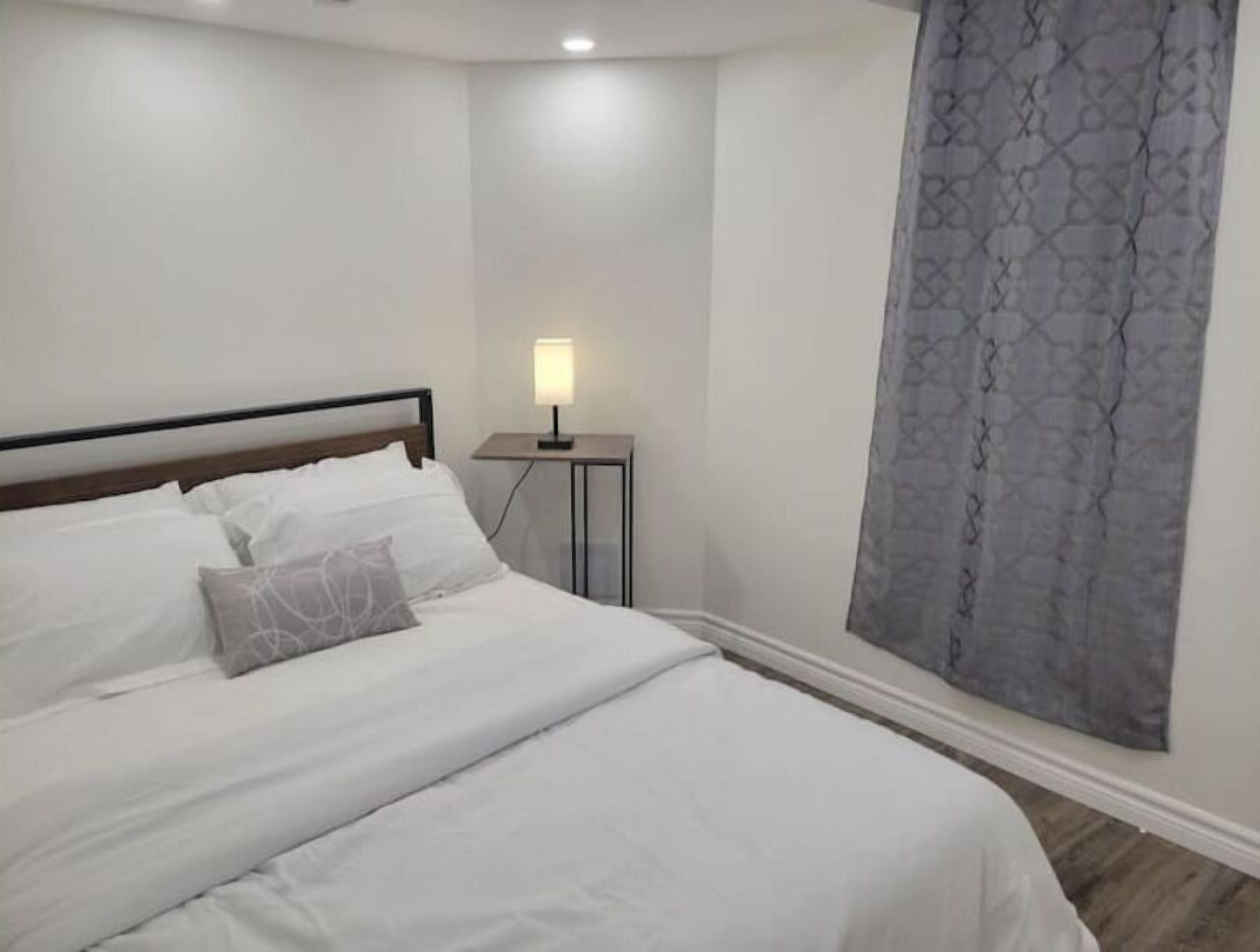 2 chambres, coffres-forts dans les chambres, bureau