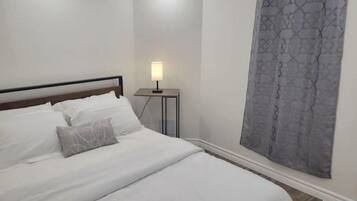 2 chambres, coffres-forts dans les chambres, bureau