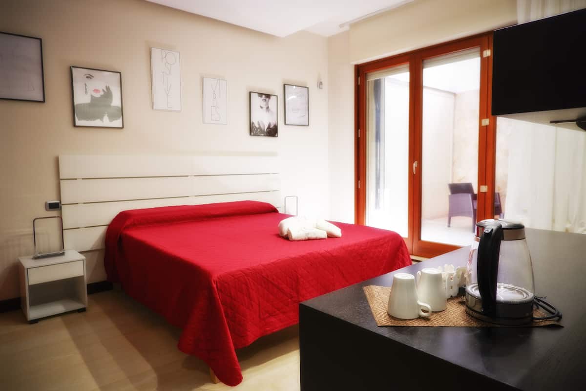 Double Room | 1 bedroom, down comforters, memory foam beds, minibar