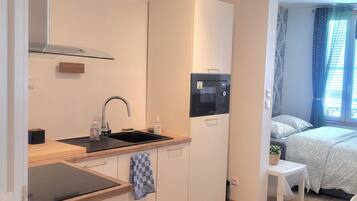 Batterie de cuisine, vaisselle et ustensiles